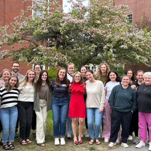 AOTA President Alyson Stover poses with students 和 faculty from UNE’s Department of 职业治疗